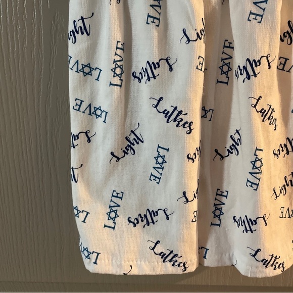 Set of 2 Cuisinart Hanukkah Hanging Kitchen Towel Set - Picture 3 of 3